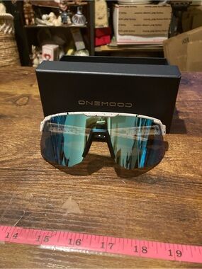 One Mood sunglasses